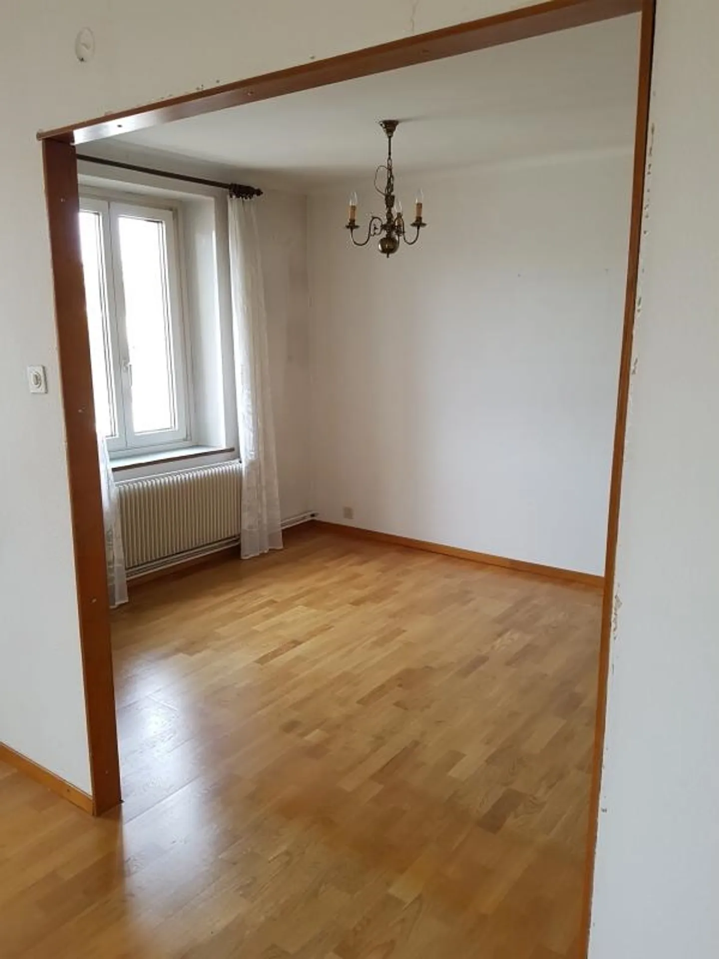 grosser Hausteil zentral gelegen mit grossem separatem Raum im EG - Foto 9 von 14