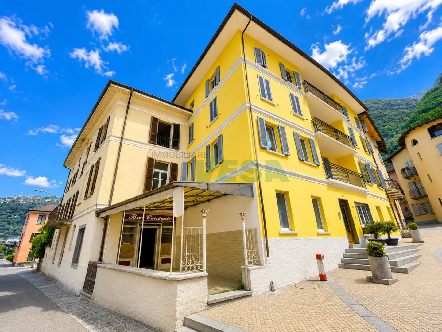 Affascinante casa ticinese con vista lago - Foto 1 di 15
