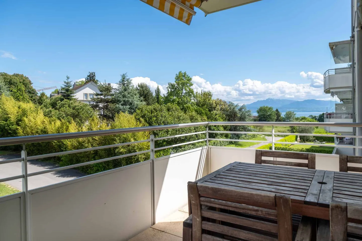 Appartement avec terrasse vue lac - Photo 12 sur 13