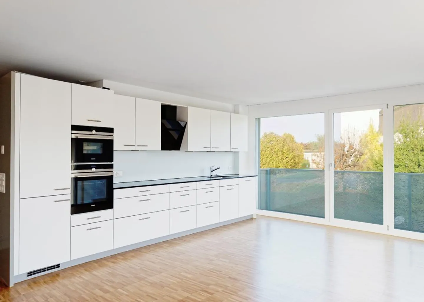 Modern, bright, very comfortable, high-quality expansion, 1st floor east - Photo 2 of 6