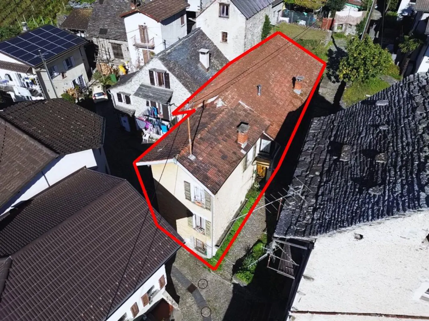 Ancient house to be completely renovated - Photo 1 of 5