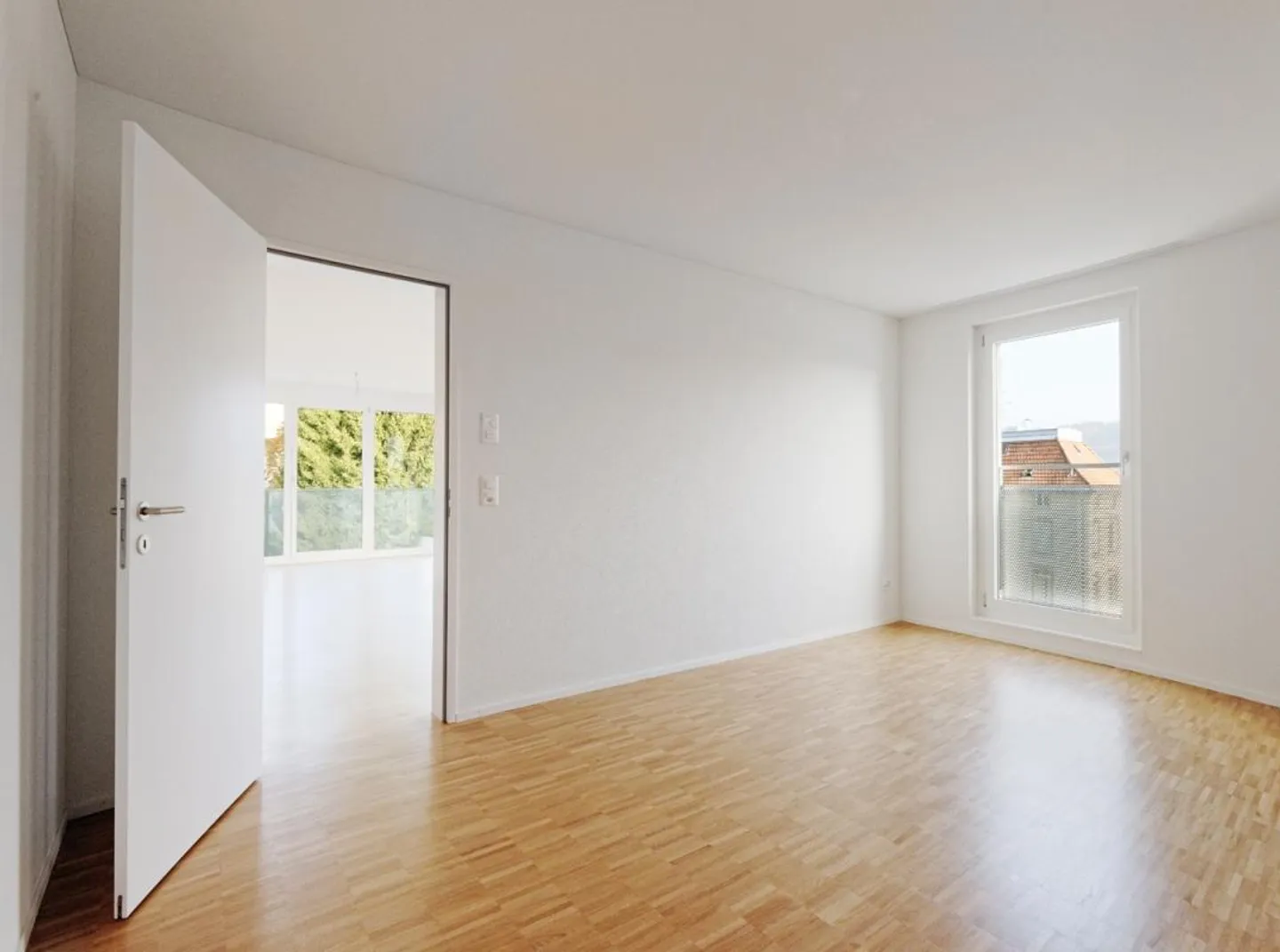 Modern, bright, very comfortable, high-quality expansion, 1st floor east - Photo 5 of 6