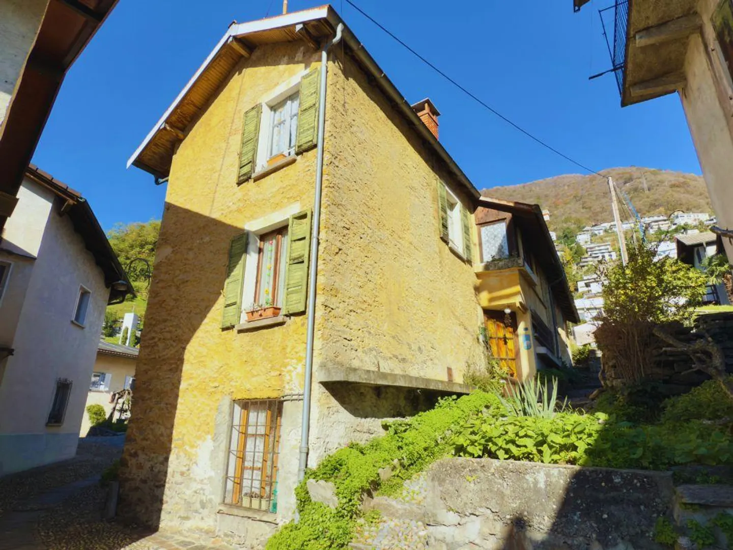 Ancient house to be completely renovated - Photo 3 of 5