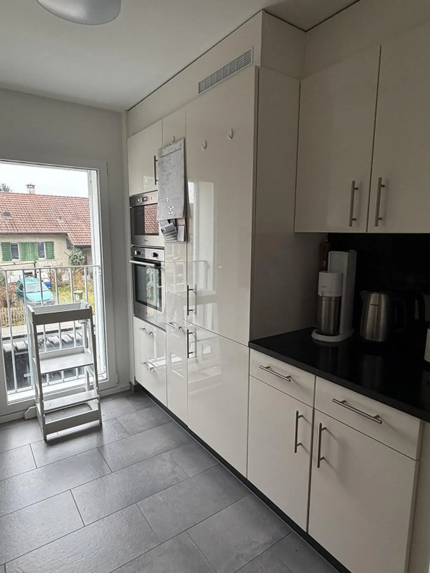 Modern 4.5-room apartment with loggia and garden seating area for rent - Photo 4 of 16