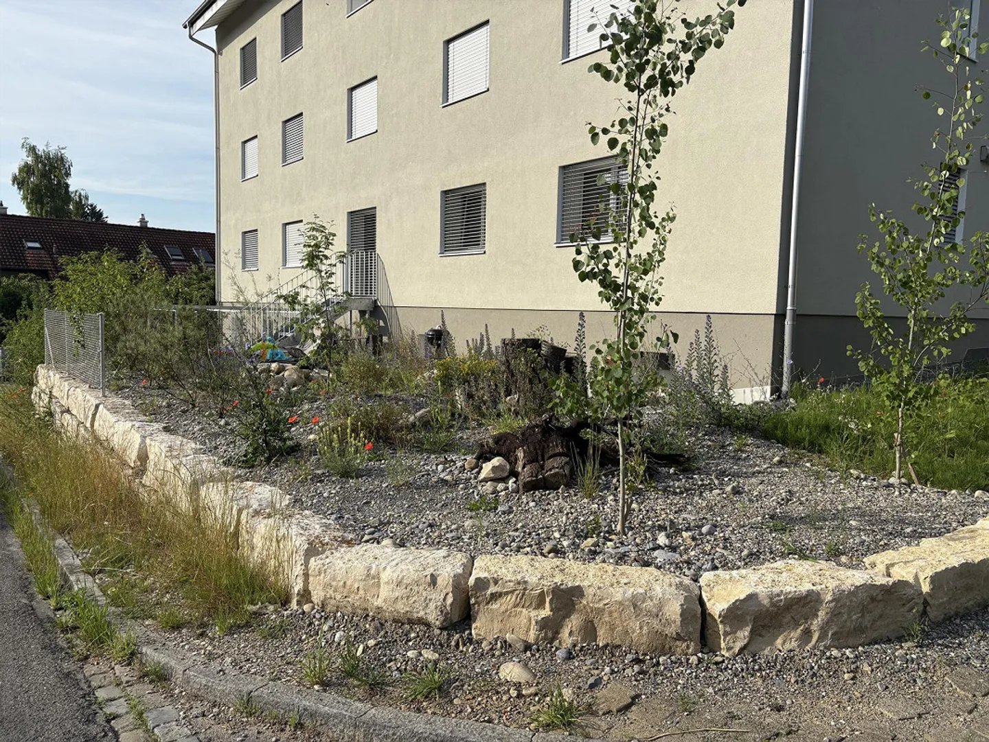 Modern 4.5-room apartment with loggia and garden seating area for rent - Photo 12 of 16