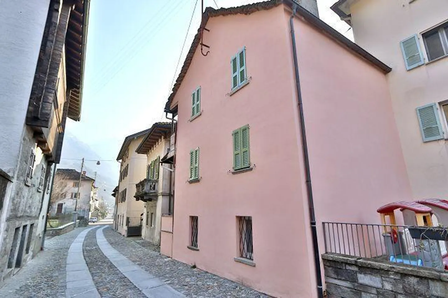 Chalet Incantevole a Malvaglia - Foto 2 di 21