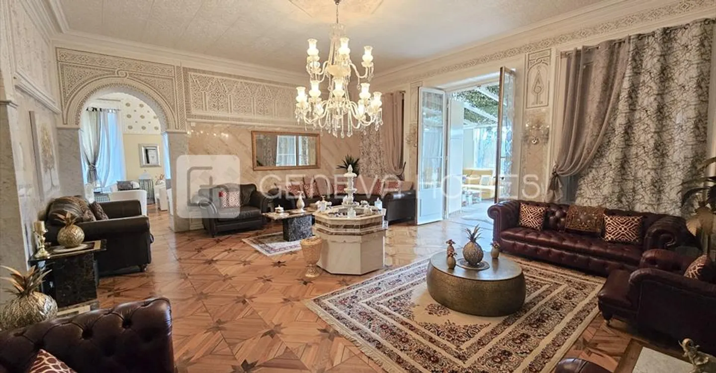 Villa di Lusso Elegante con Giardino - Foto 3 di 6