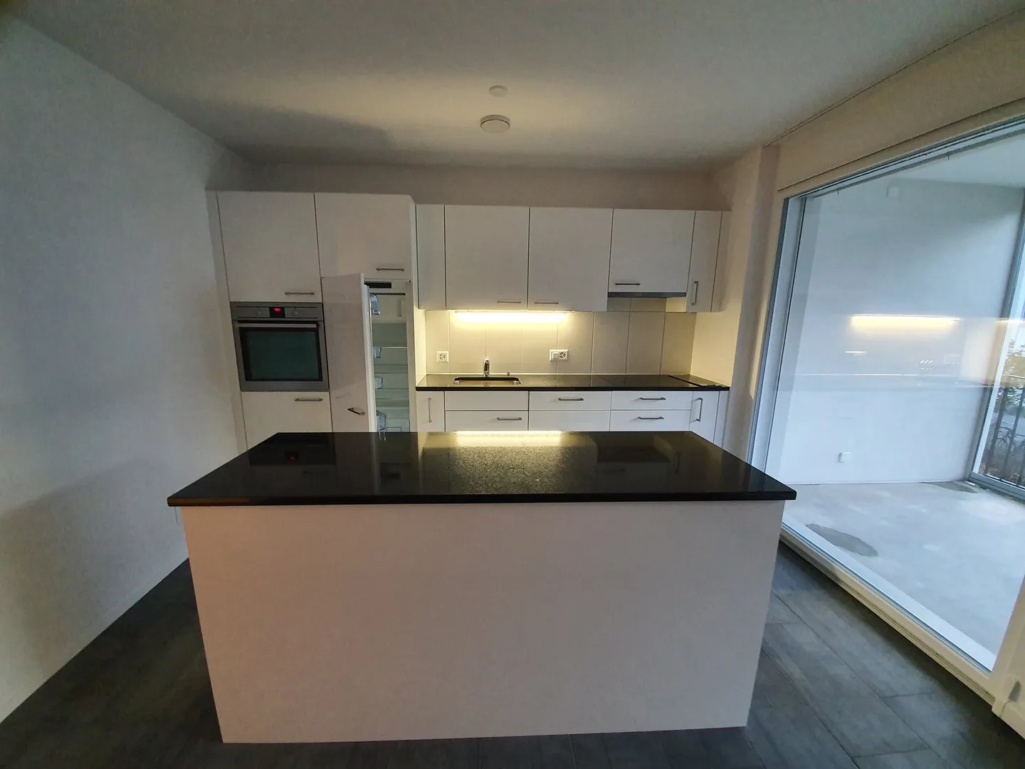 Appartement lumineux de 4,5 pièces au 2ème étage - Photo 3 sur 9