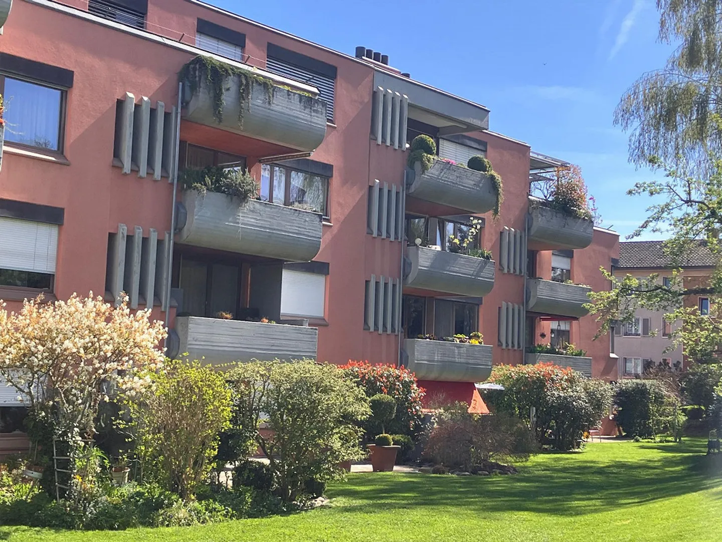 Appartamento giardino ad Andelfingen: appartamento di 2,5 locali ben tenuto con ascensore - Foto 1 di 9
