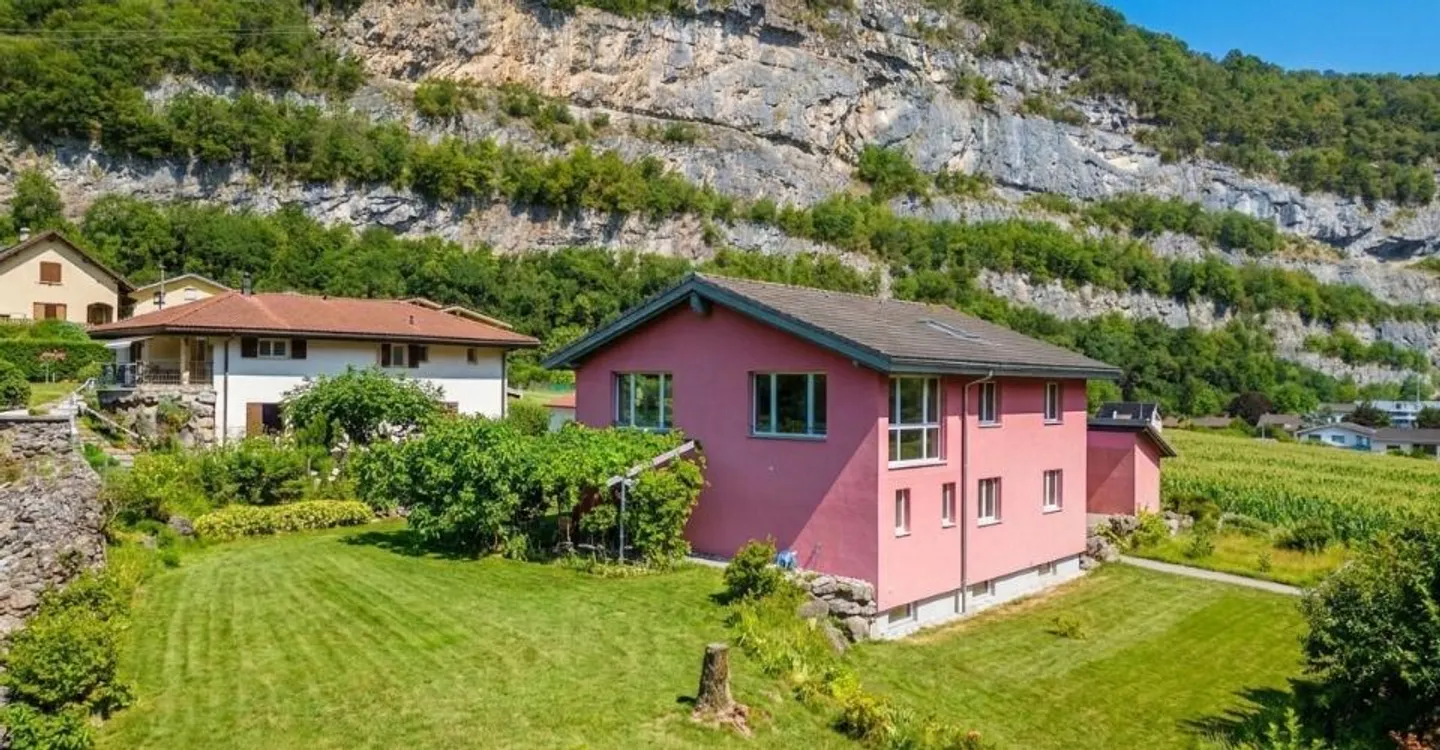 Familienhaus mit Panoramablick auf die Alpen - Foto 1 von 8