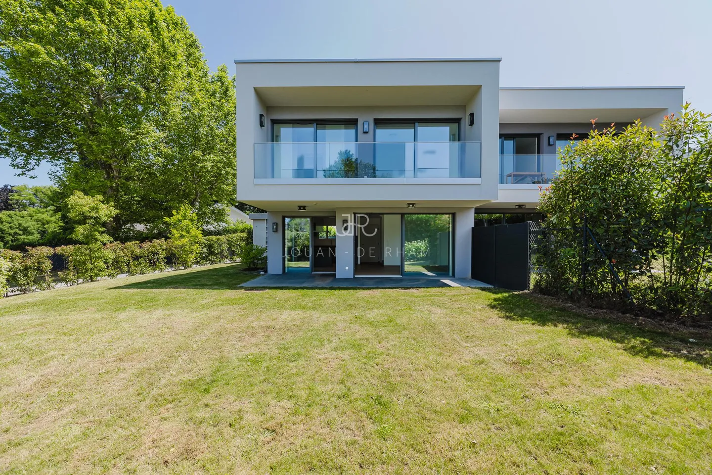 New Villas Near Lake in Anières - Photo 1 of 14