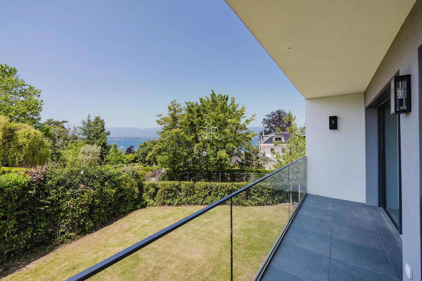 New Villas Near Lake in Anières - Photo 2 of 14