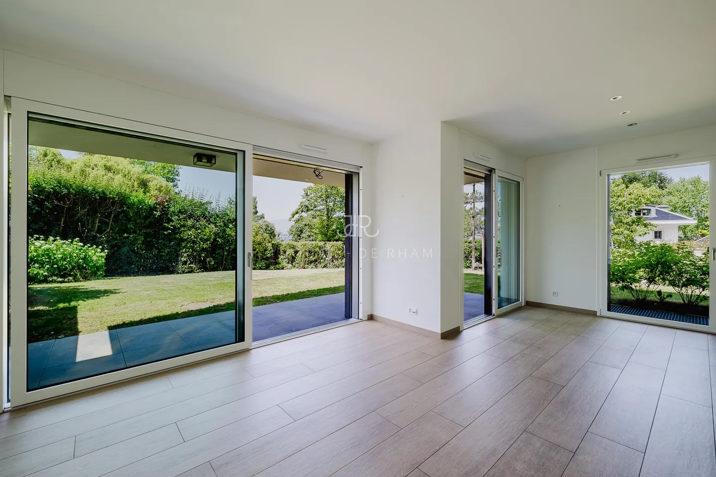 New Villas Near Lake in Anières - Photo 3 of 14