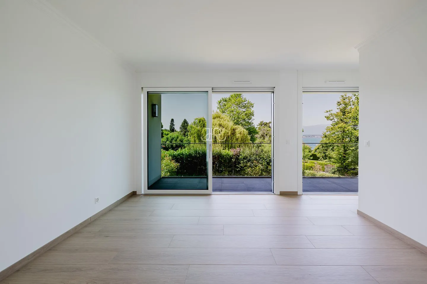 New Villas Near Lake in Anières - Photo 10 of 14