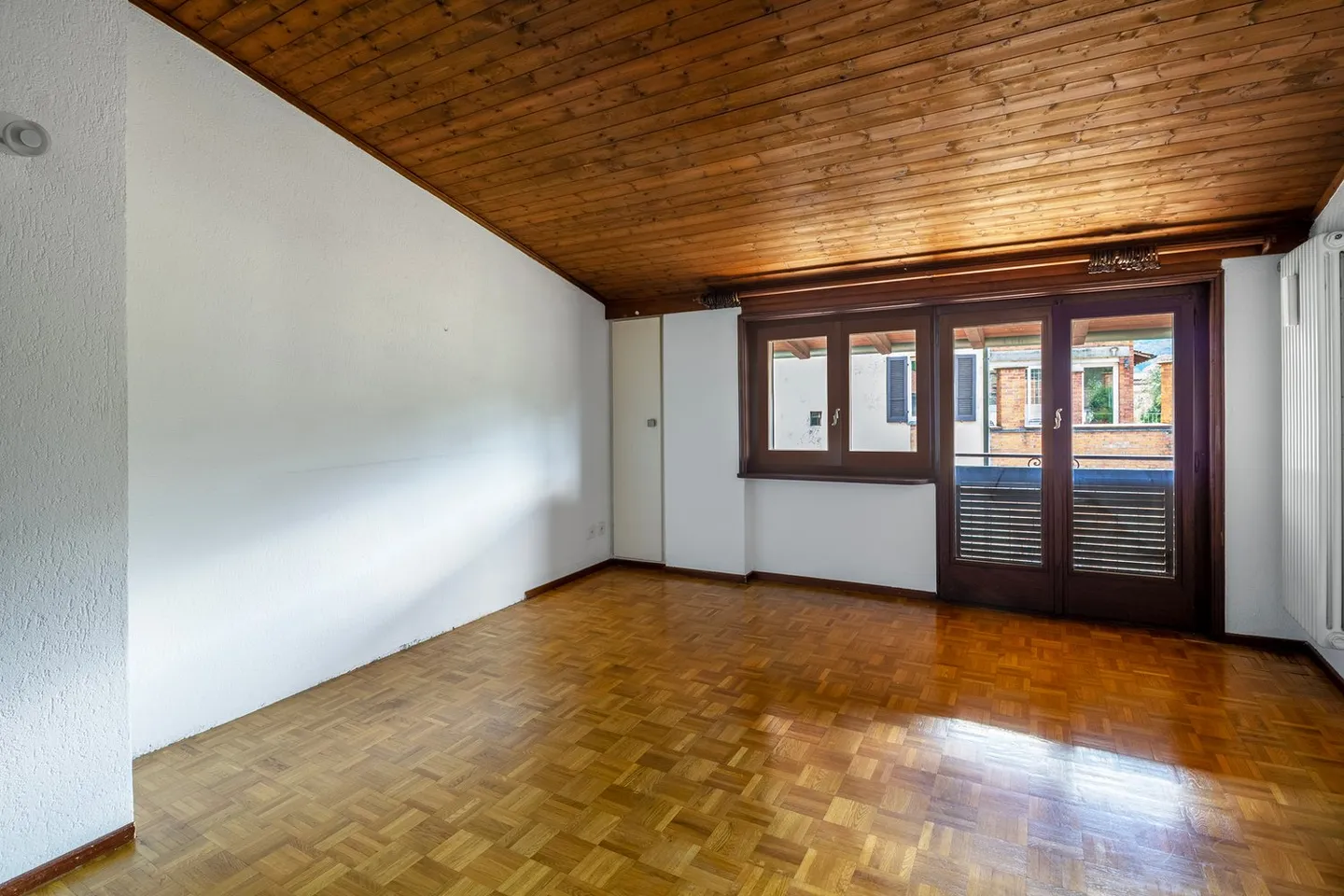 Cozy Core House with Large Rooms - Photo 3 of 8