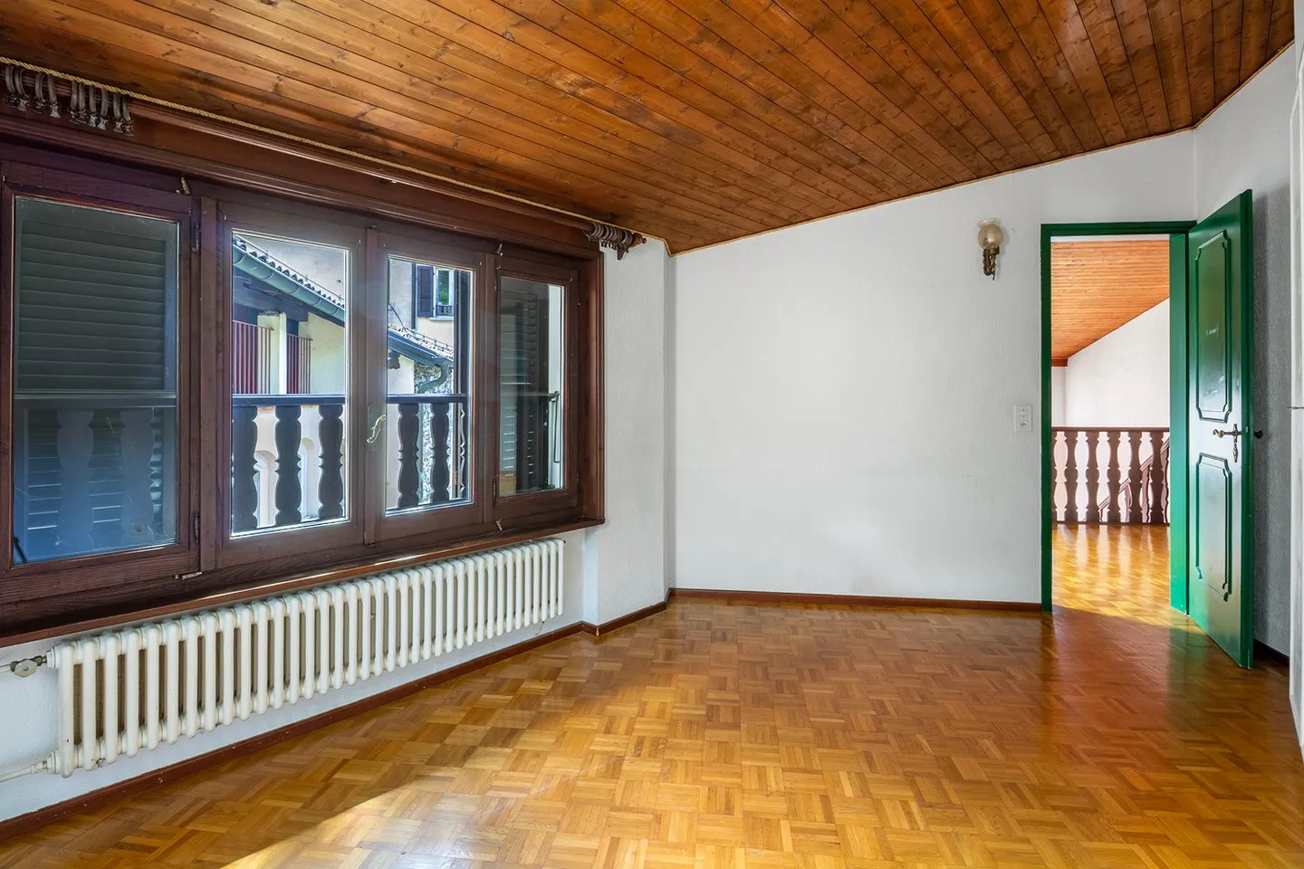 Cozy Core House with Large Rooms - Photo 4 of 8