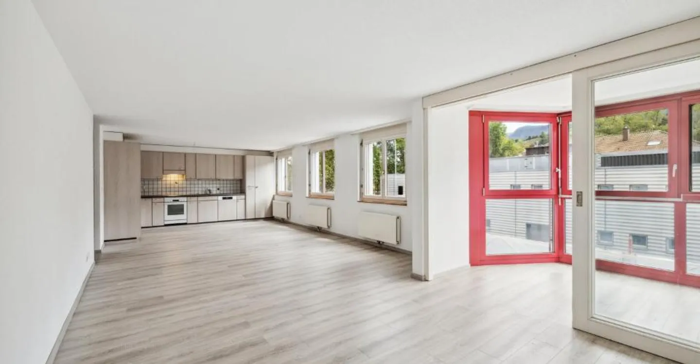 Appartement lumineux 4 pièces à Moutier - Photo 3 sur 7
