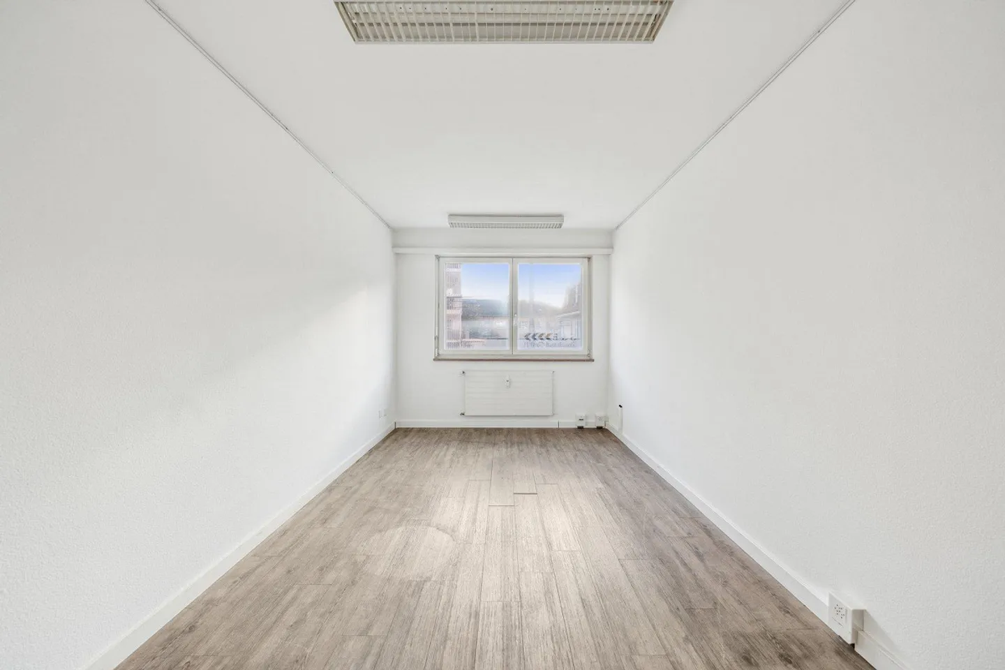 Espace de bureau prêt à emménager au cœur de Binningen - Photo 9 sur 13