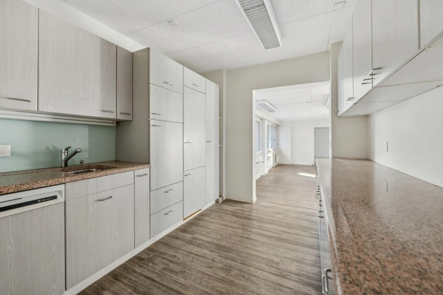 Espace de bureau prêt à emménager au cœur de Binningen - Photo 10 sur 13