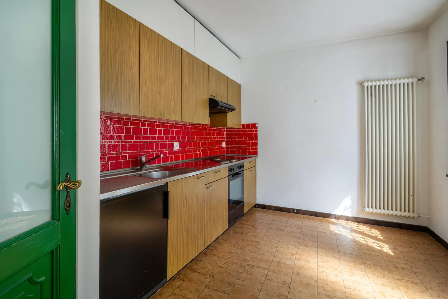 Cozy Core House with Large Rooms - Photo 5 of 8