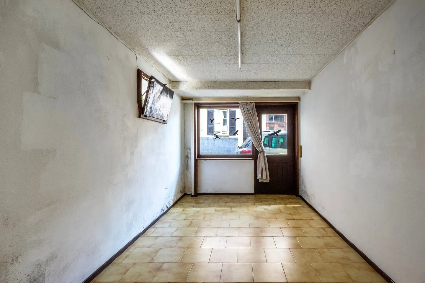 Cozy Core House with Large Rooms - Photo 6 of 8