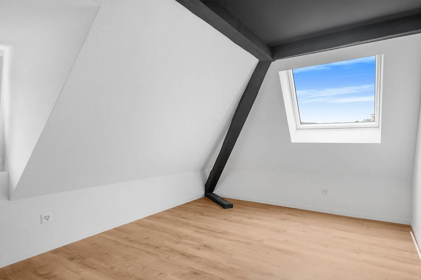 Sunny Single-Family House with Garden and View - Photo 10 of 10