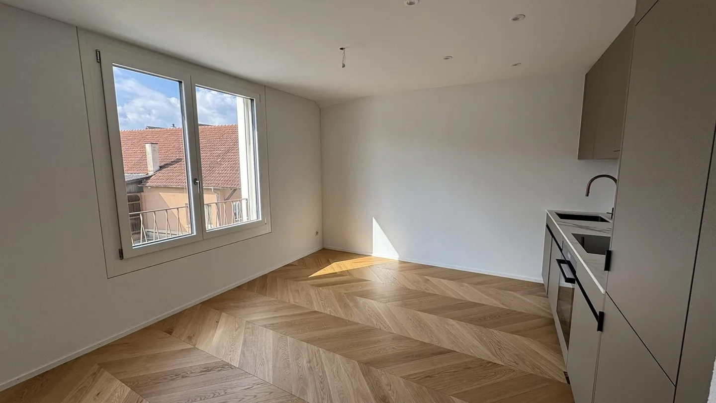 Ampio appartamento di 4,5 stanze in un nuovo edificio attraente - Foto 2 di 10