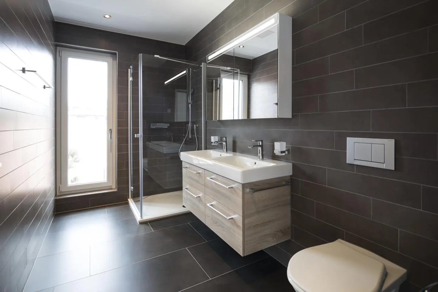 Modern, light-flooded 4 1/2 room apartment in a prime location - Photo 6 of 9