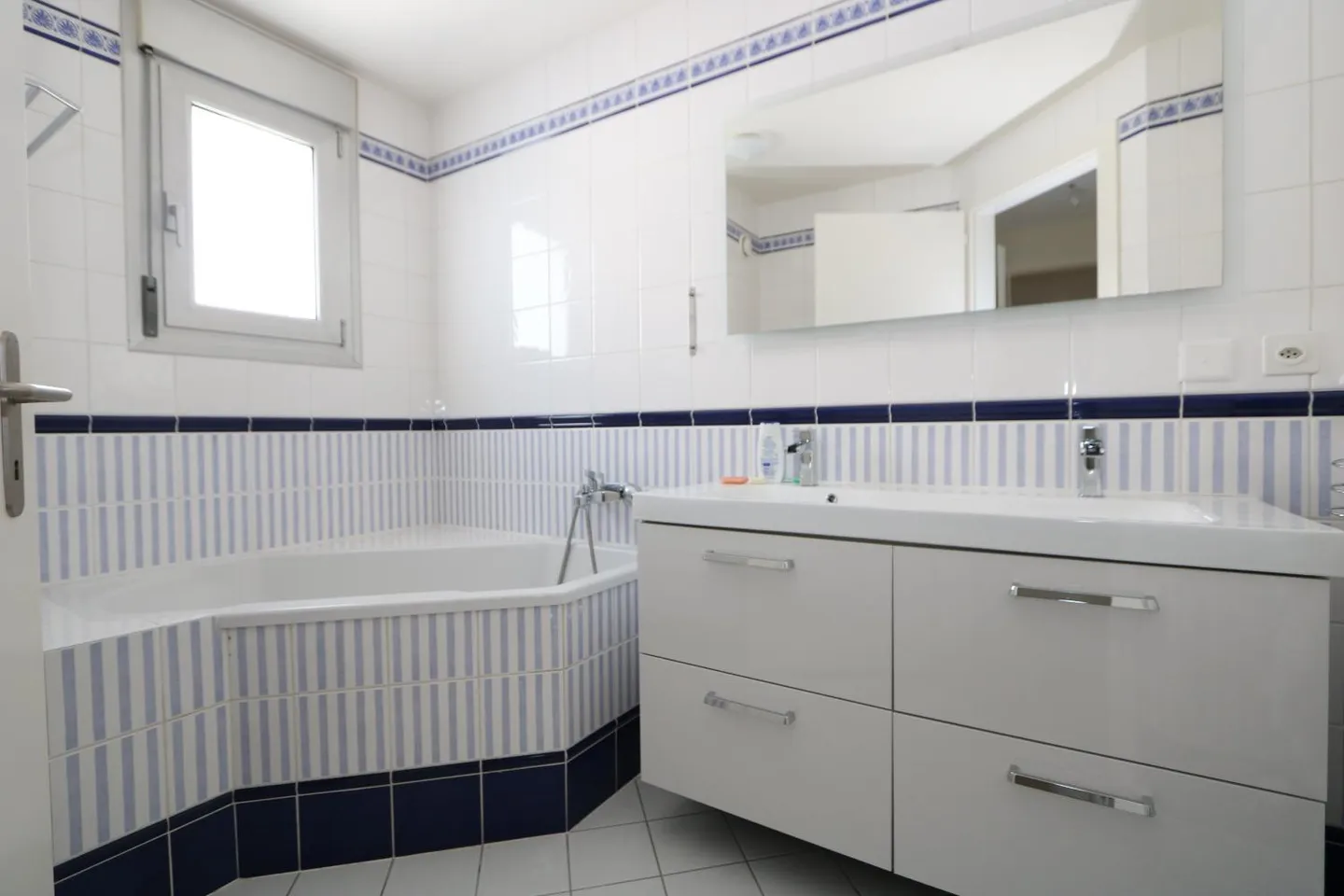 Duplex-Wohnung mit 6 Zimmern im Dachgeschoss in Chêne-Bougeries - Foto 4 von 17