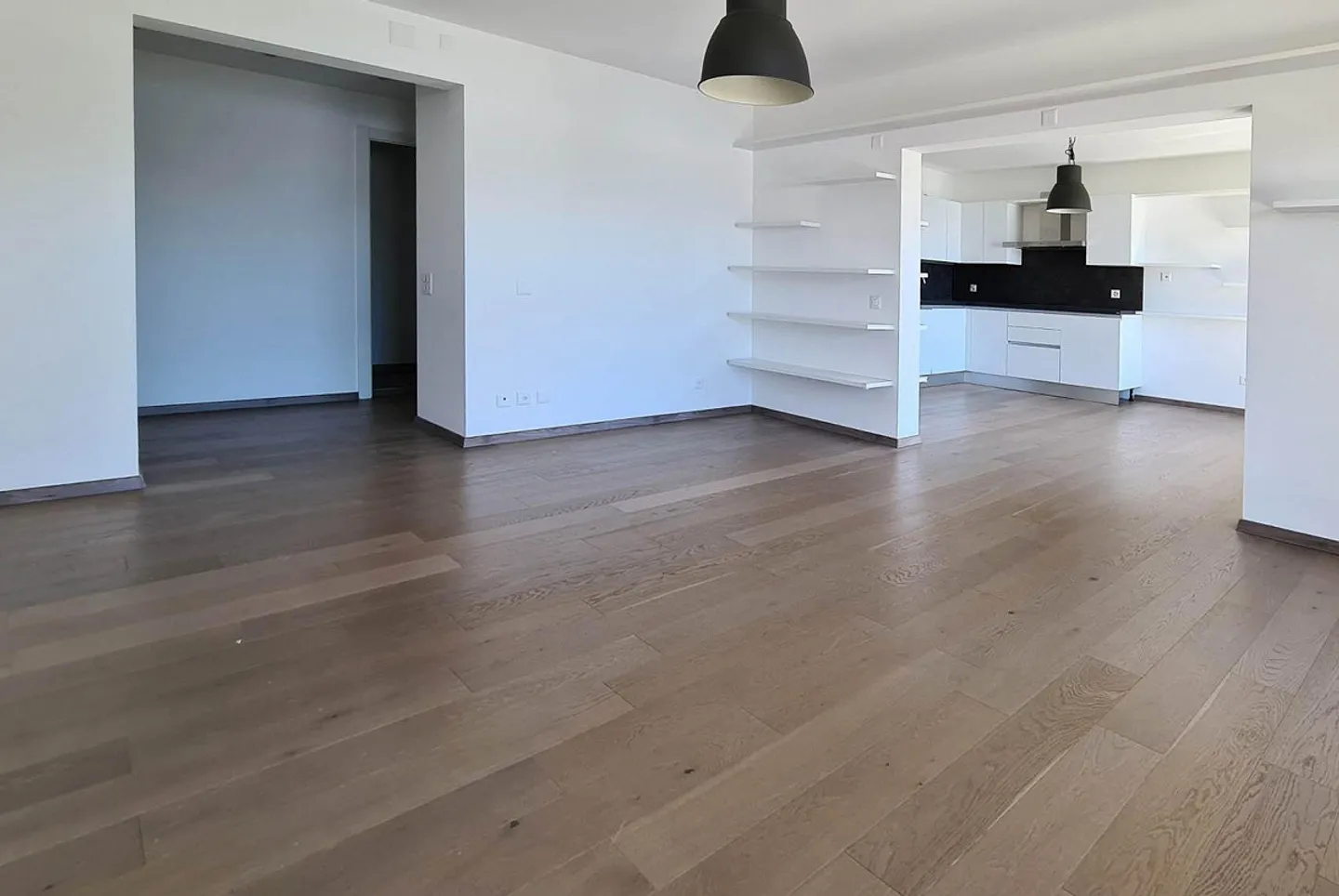 GERÄUMIGE 3.5 ZIMMER MIT EINZIGARTIGEM SEEBLICK IN LUGANO CASTAGNOLA - Foto 4 von 9