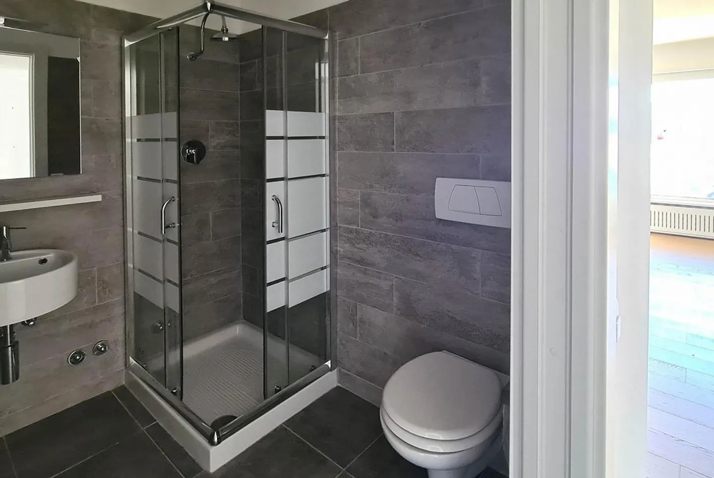 GERÄUMIGE 3.5 ZIMMER MIT EINZIGARTIGEM SEEBLICK IN LUGANO CASTAGNOLA - Foto 7 von 9