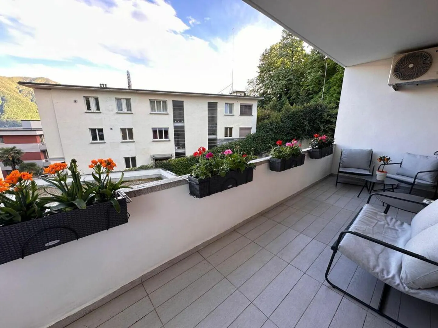 LUGANO | 92 m2 | 2.5 FURNISHED | NEXT TO VILLA SASSA and CIVIC HOSPITAL - Photo 8 of 14