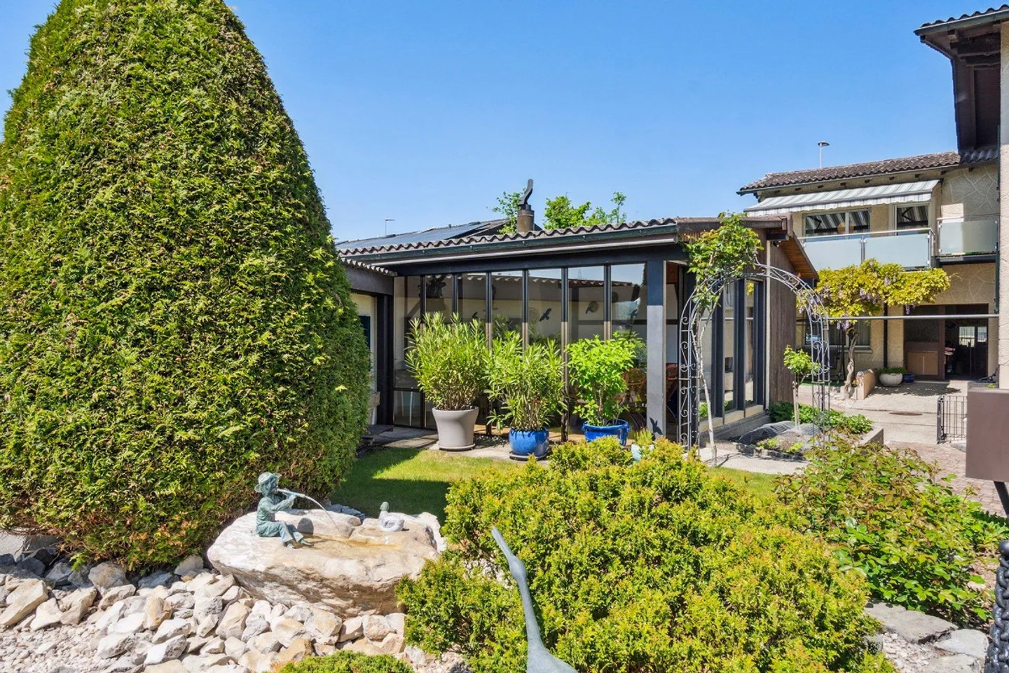 Appartamento 4½ locali con giardino d'inverno e bellissimo giardino - Foto 13 di 18