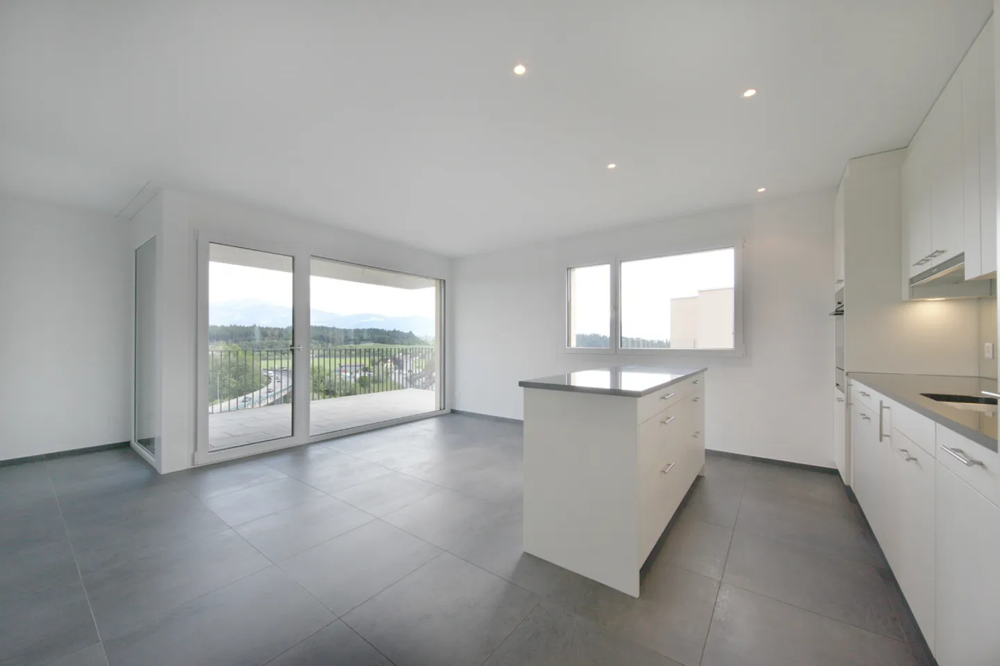 Comfortable, modern, spacious apartment with a panoramic view - Photo 4 of 10