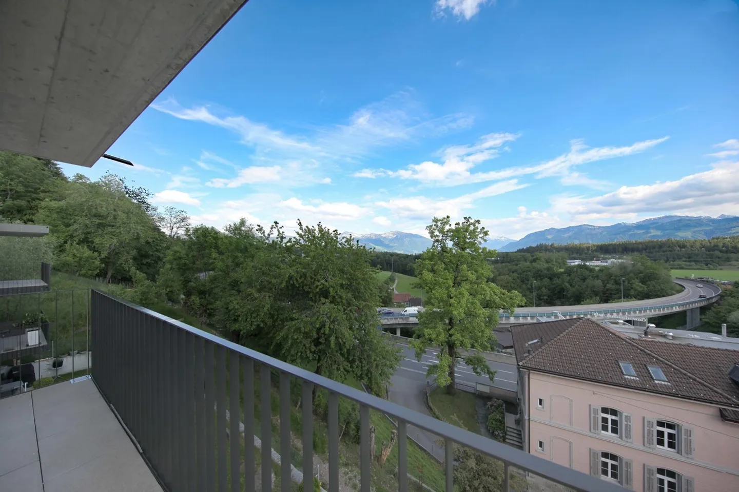 Comfortable, modern, spacious apartment with a panoramic view - Photo 1 of 10