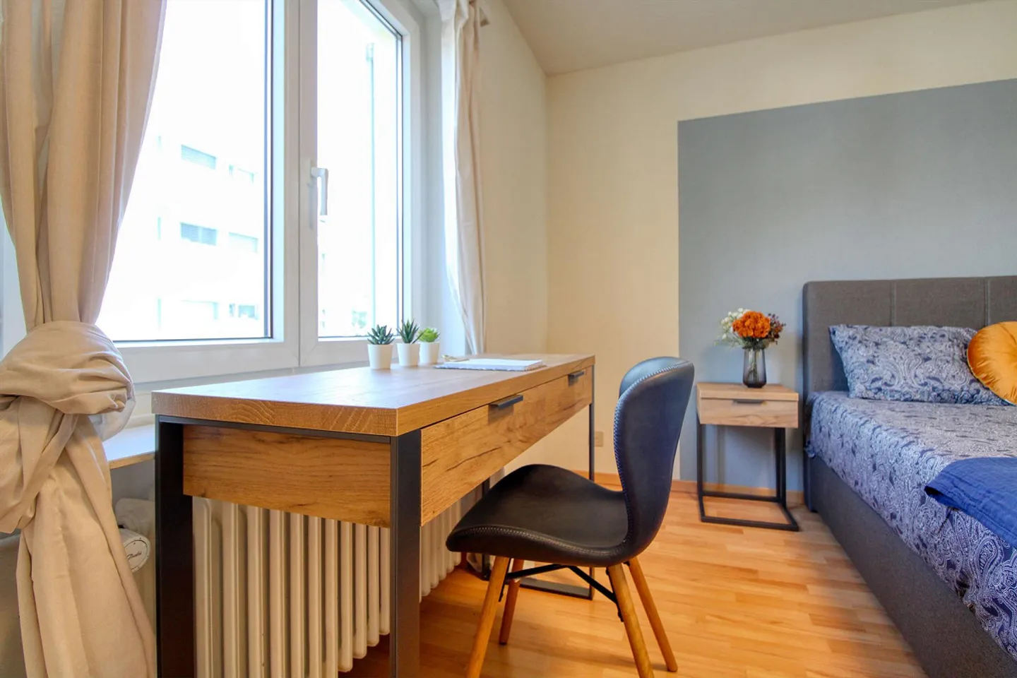 Furnished room in modernized apartment in top location - Photo 2 of 15