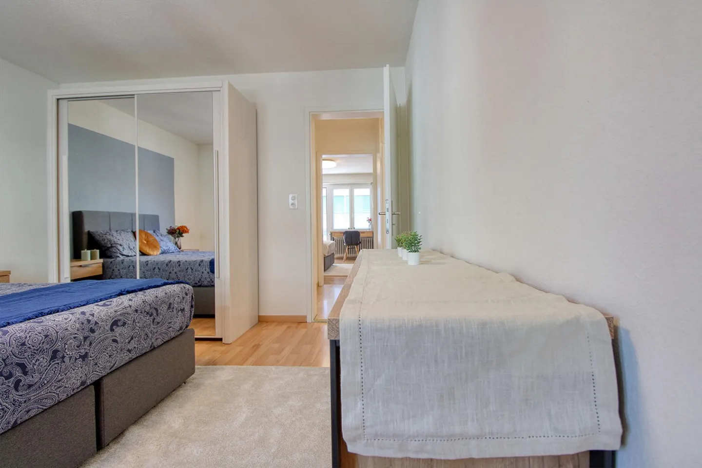 Furnished room in modernized apartment in top location - Photo 4 of 15