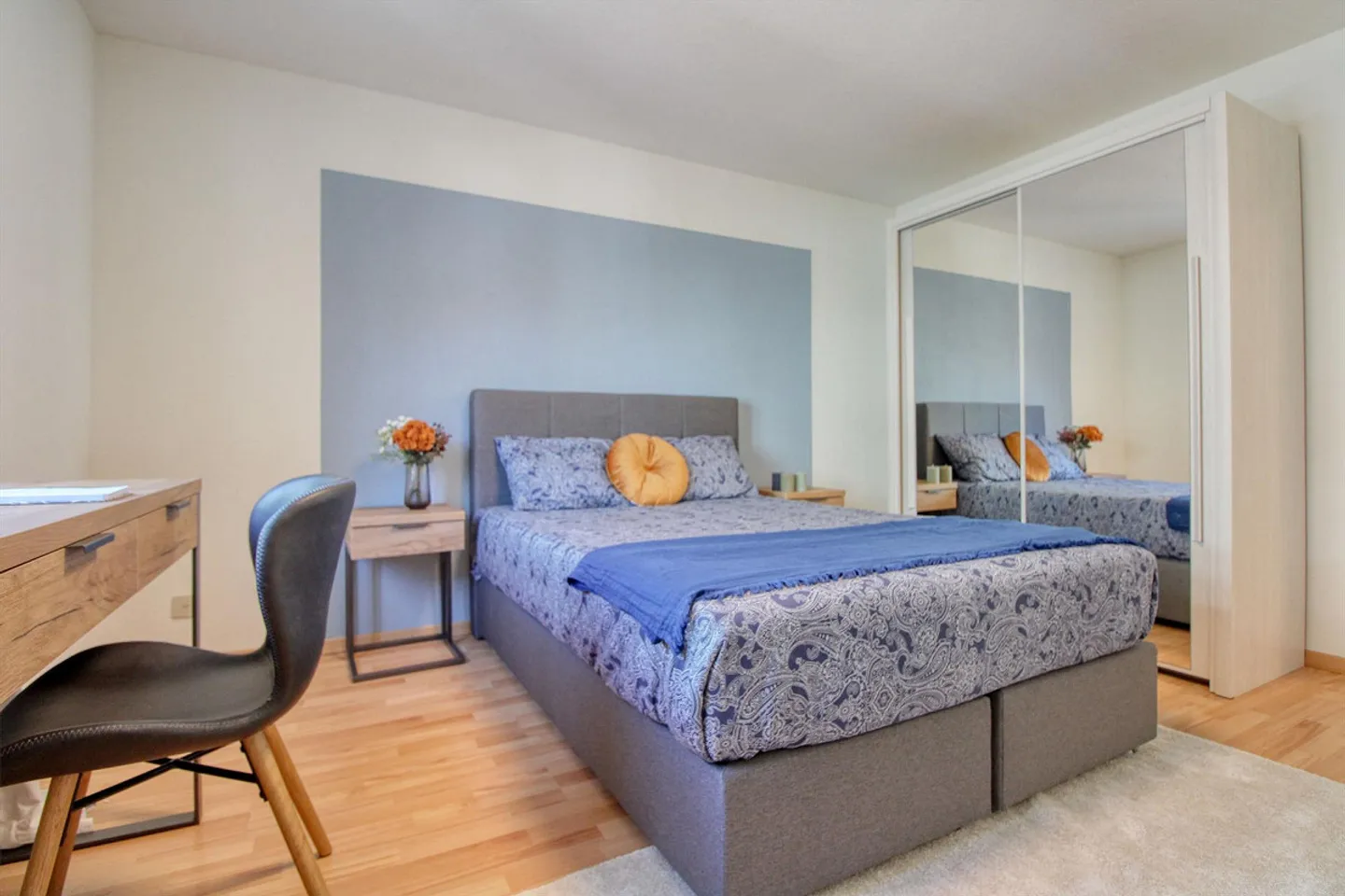 Furnished room in modernized apartment in top location - Photo 6 of 15