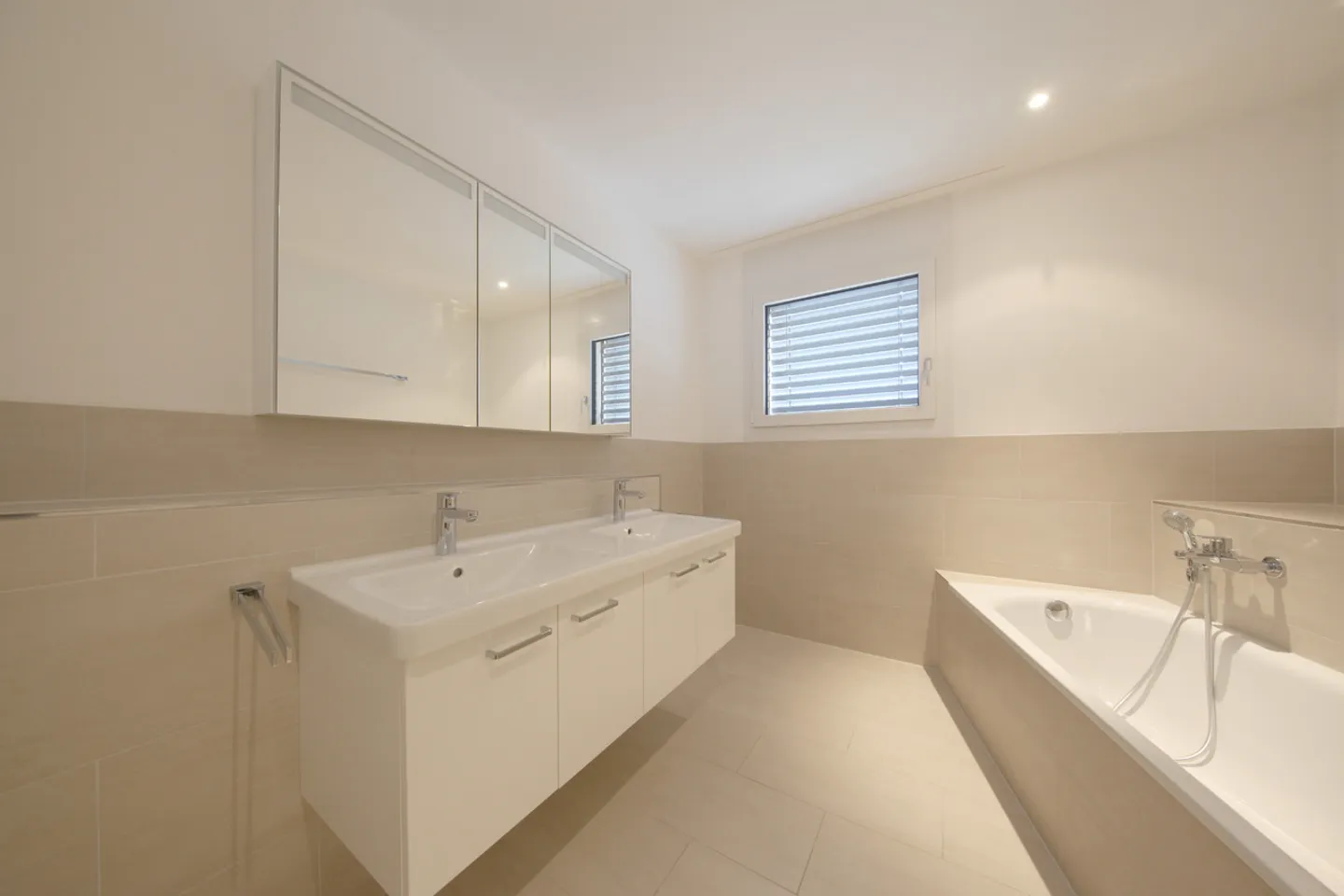 Comfortable, modern, spacious apartment with a panoramic view - Photo 10 of 10