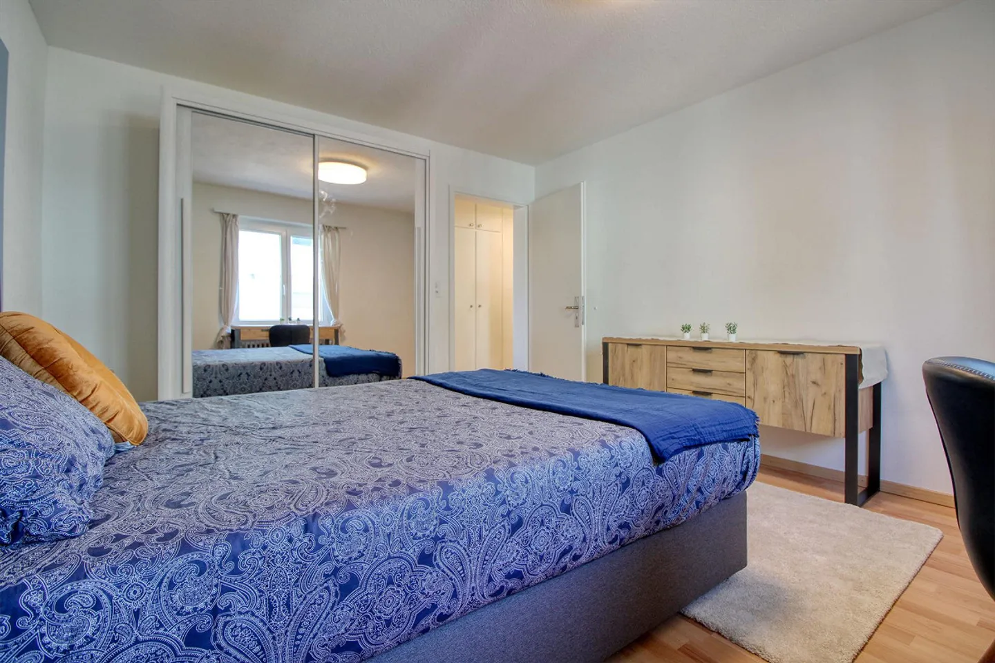 Furnished room in modernized apartment in top location - Photo 8 of 15