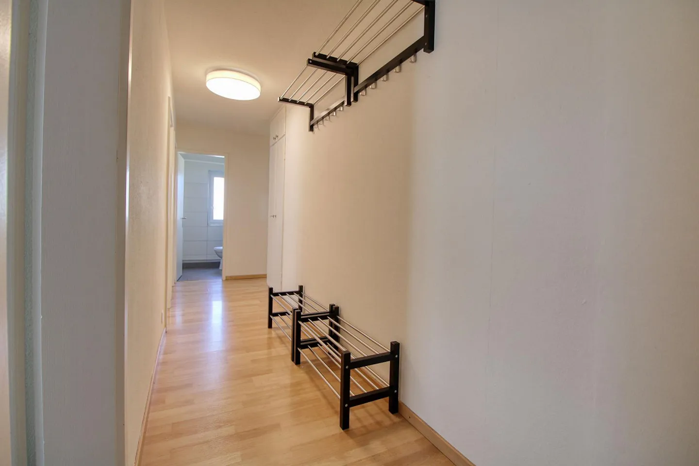 Furnished room in modernized apartment in top location - Photo 9 of 15