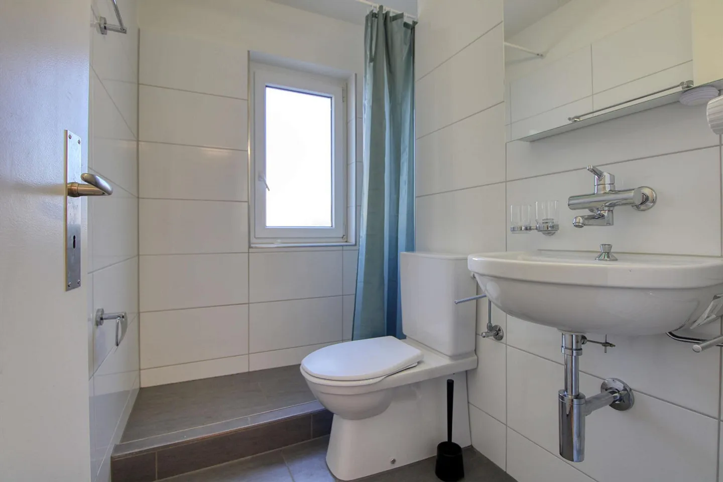 Furnished room in modernized apartment in top location - Photo 10 of 15