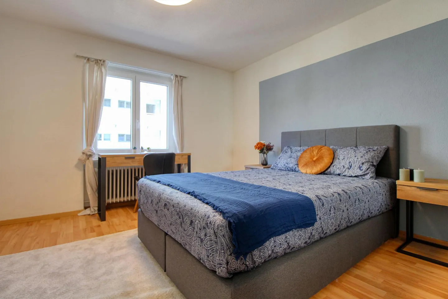 Furnished room in modernized apartment in top location - Photo 1 of 15
