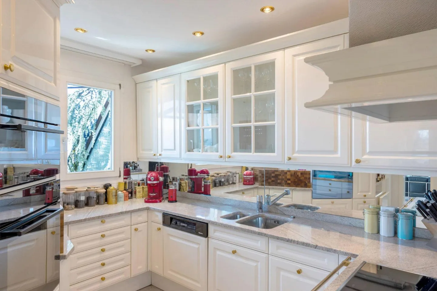 Spacious 4.5-room penthouse apartment with breathtaking city view. - Photo 3 of 3