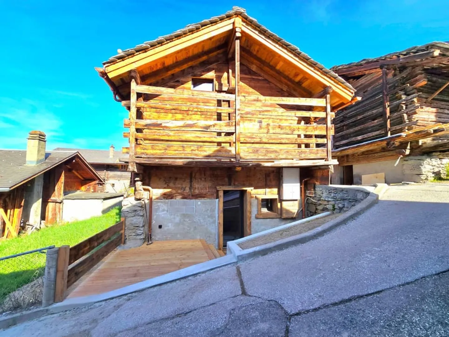 Splendida fienile ristrutturato a Mase con terrazza, vista e posto auto (Val d'Héren) - Foto 1 di 13
