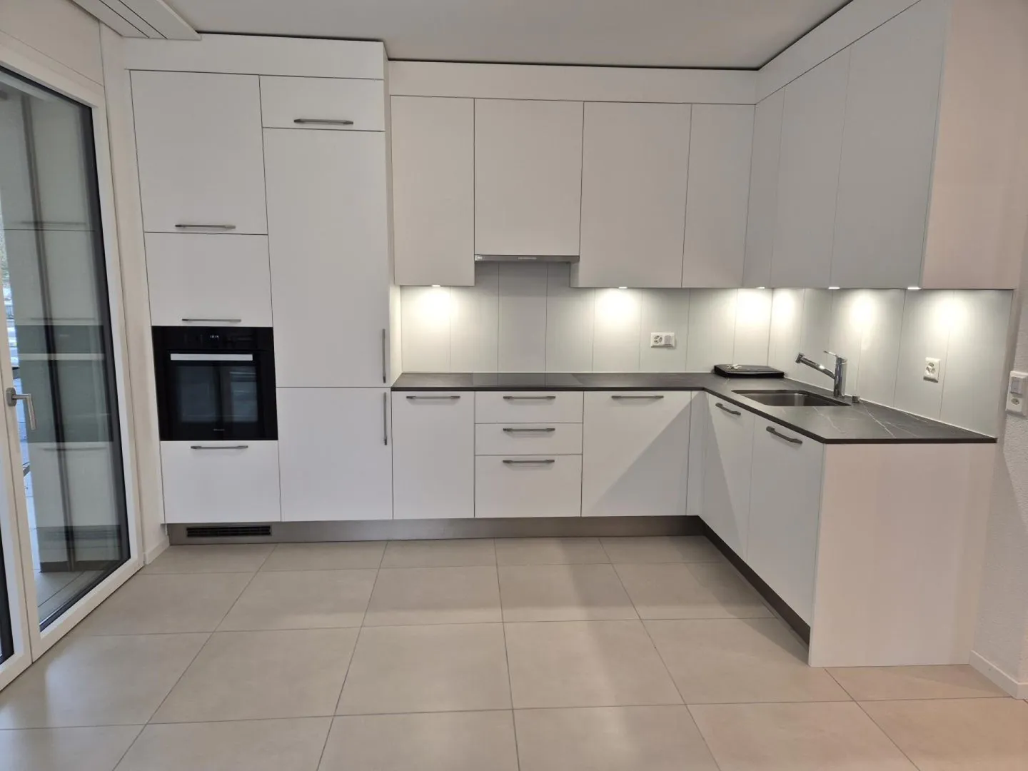 Appartement spacieux au rez-de-chaussée - Photo 3 sur 7