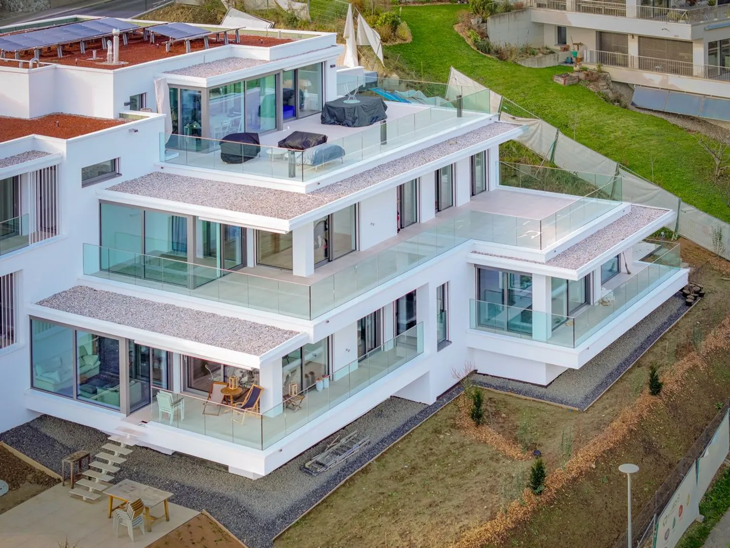 Außergewöhnliche neue Wohnung nur wenige Schritte vom See entfernt - Foto 4 von 7