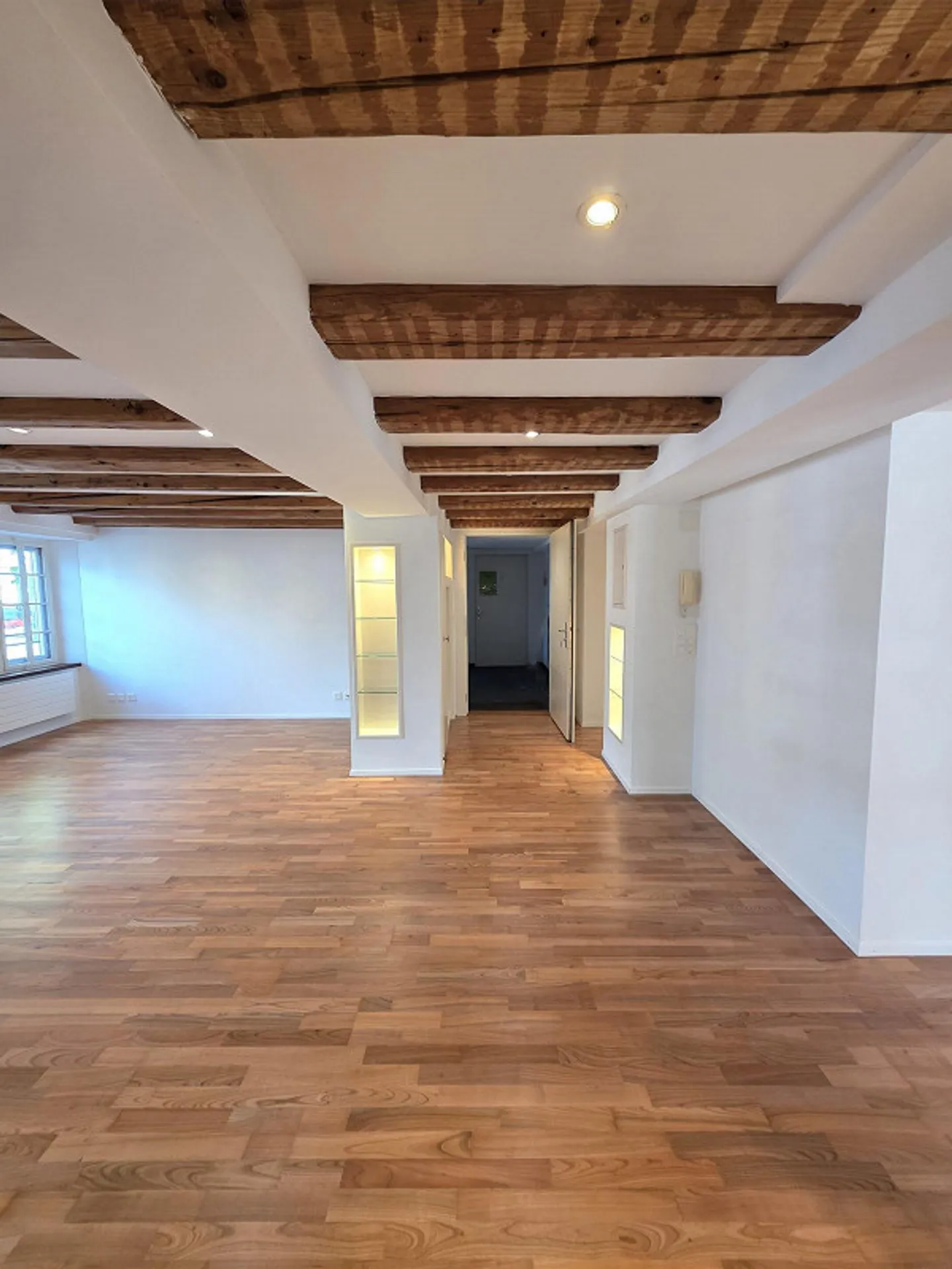 Appartamento d'epoca elegante di 4,5 stanze in una posizione privilegiata - Foto 3 di 13