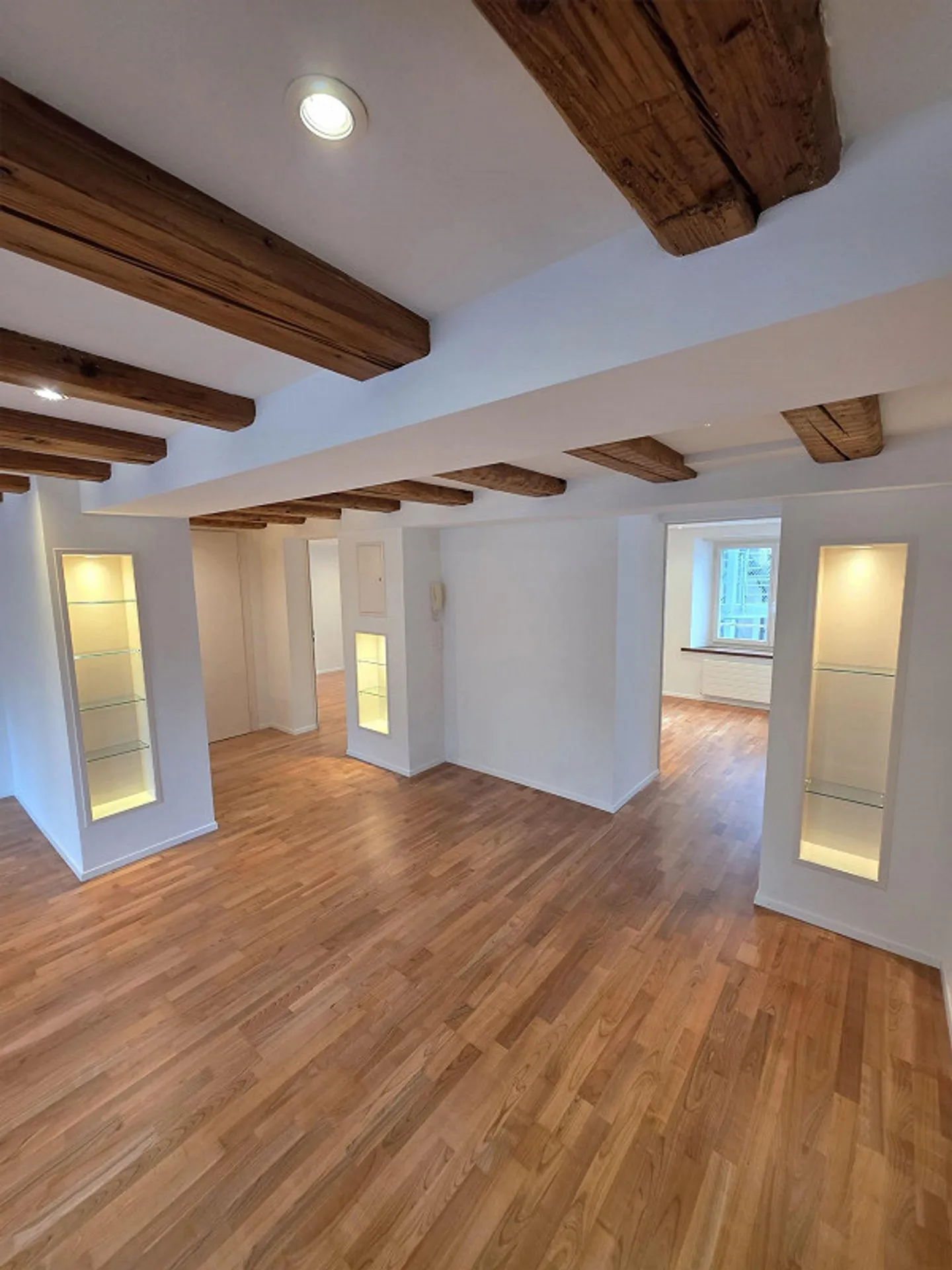 Appartamento d'epoca elegante di 4,5 stanze in una posizione privilegiata - Foto 11 di 13