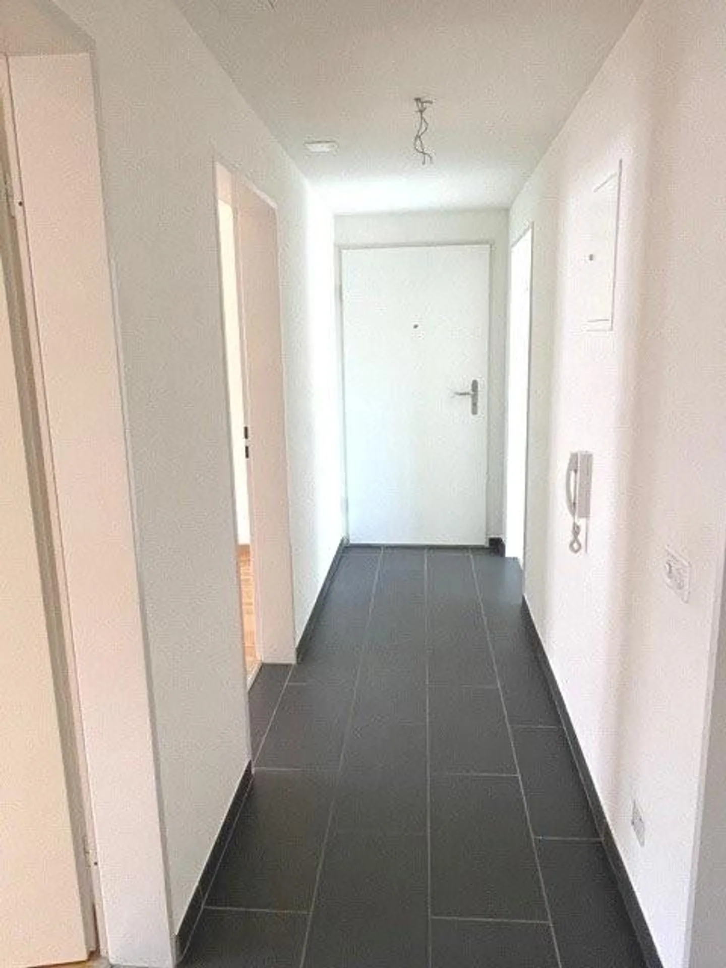 Appartamento moderno con 2 camere vicino a Bad. Bahnhof - Foto 4 di 6